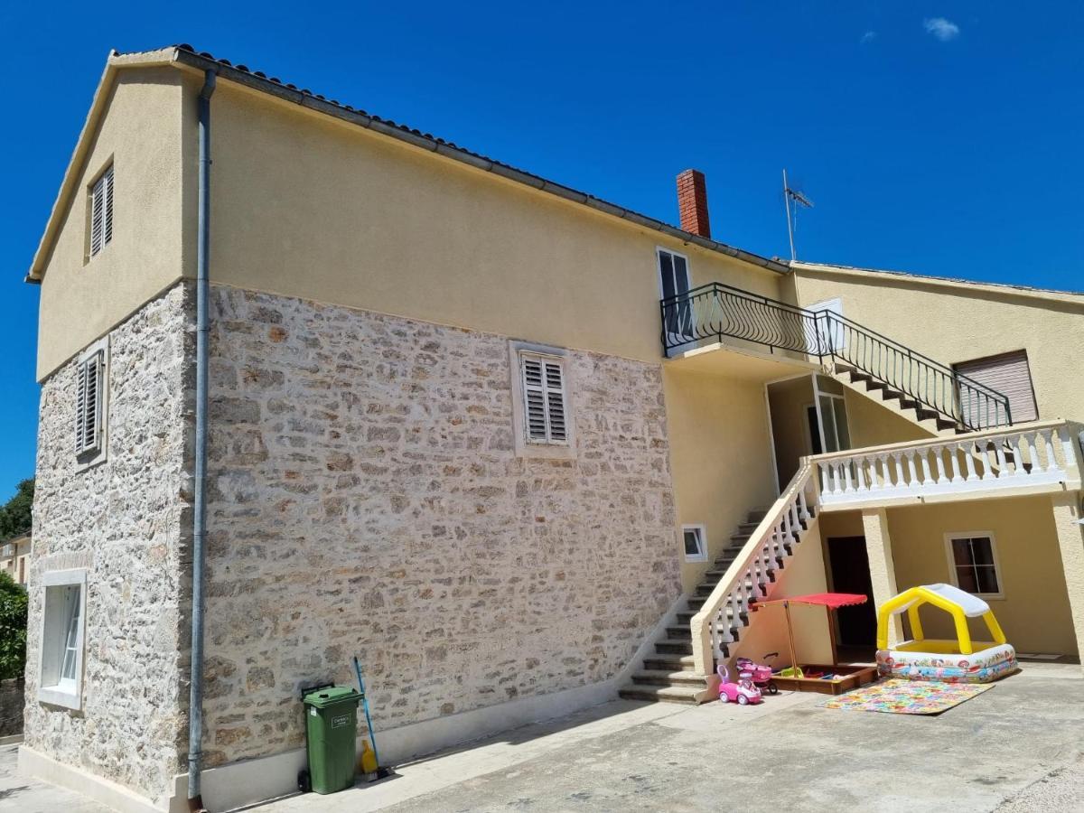 Apartmani Barbarosa Sveti Filip i Jakov Exteriör bild