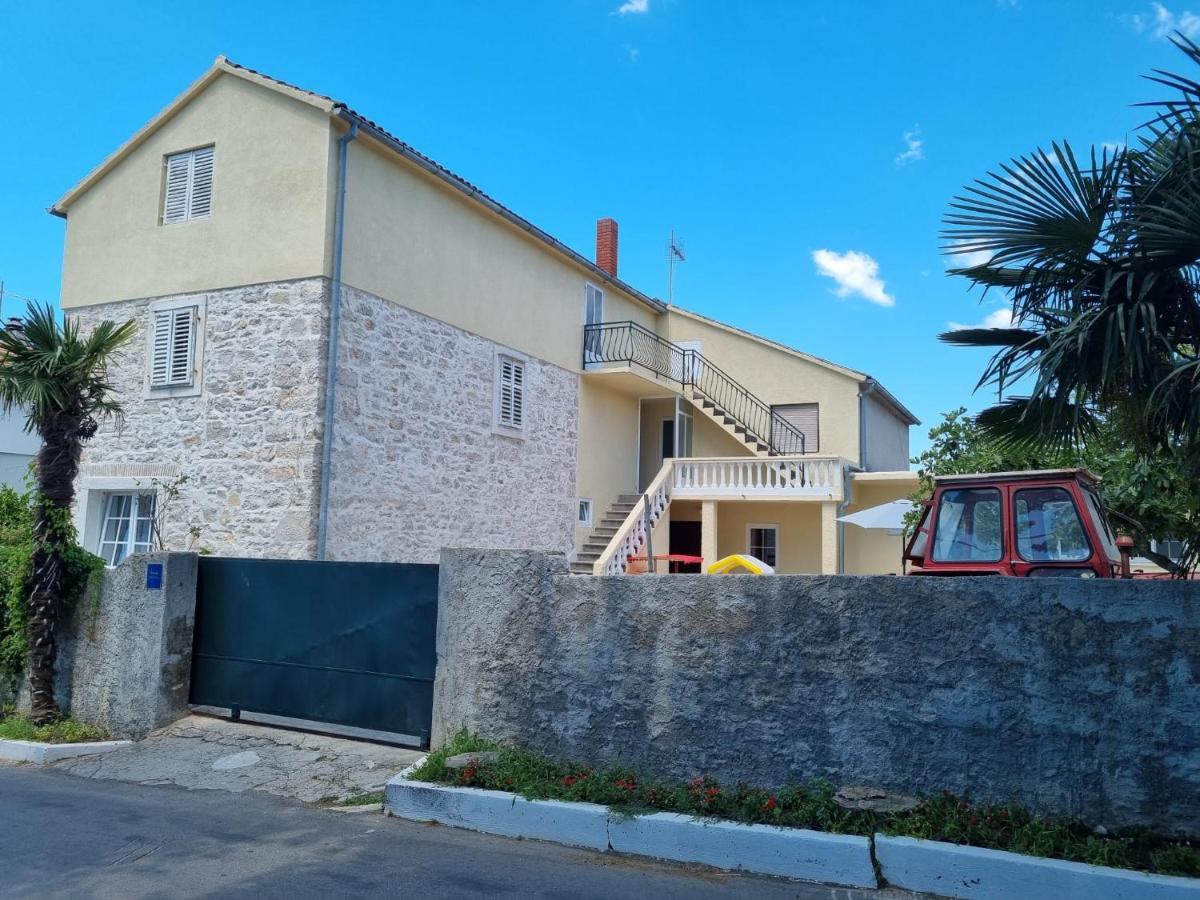 Apartmani Barbarosa Sveti Filip i Jakov Exteriör bild