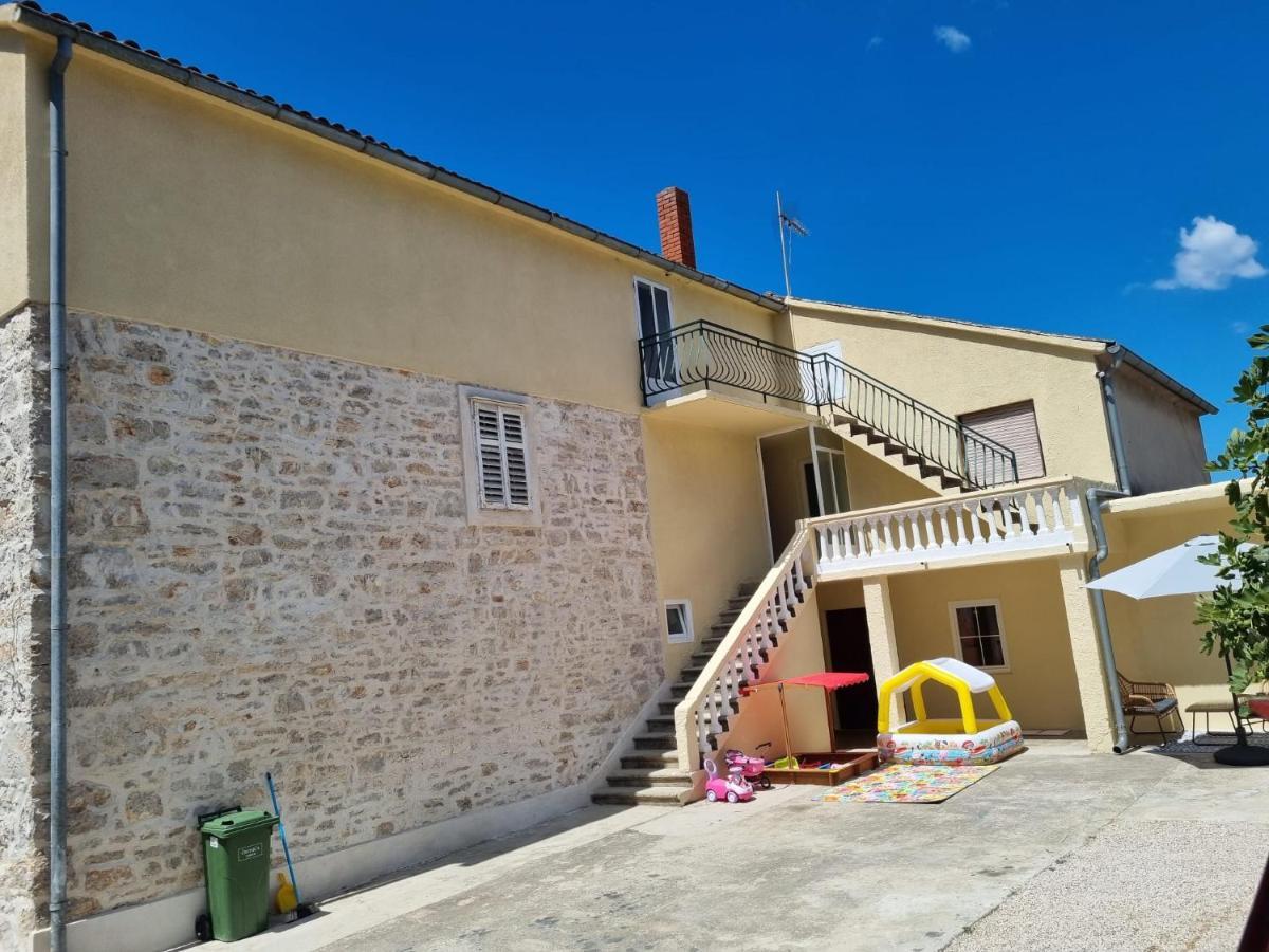 Apartmani Barbarosa Sveti Filip i Jakov Exteriör bild