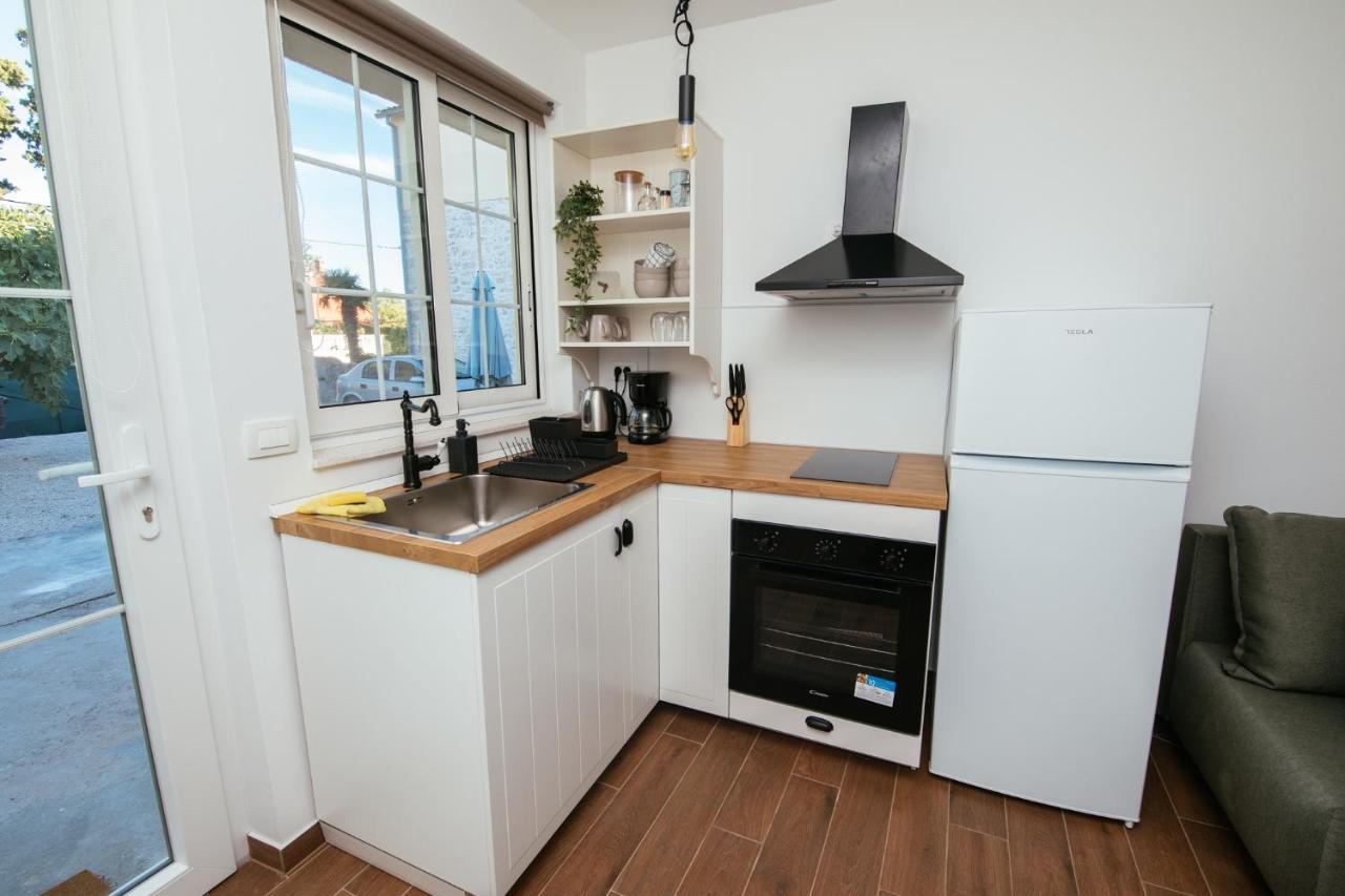 Apartmani Barbarosa Sveti Filip i Jakov Exteriör bild
