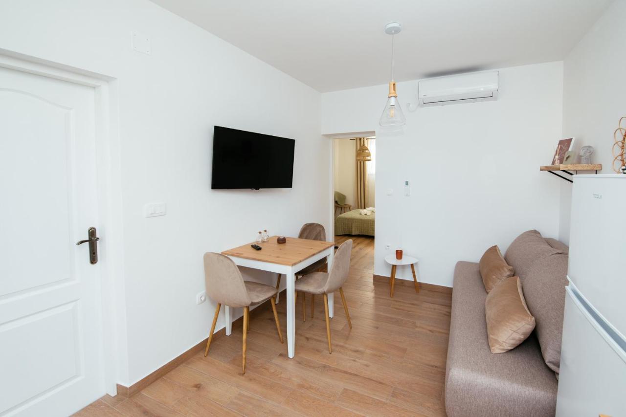 Apartmani Barbarosa Sveti Filip i Jakov Exteriör bild