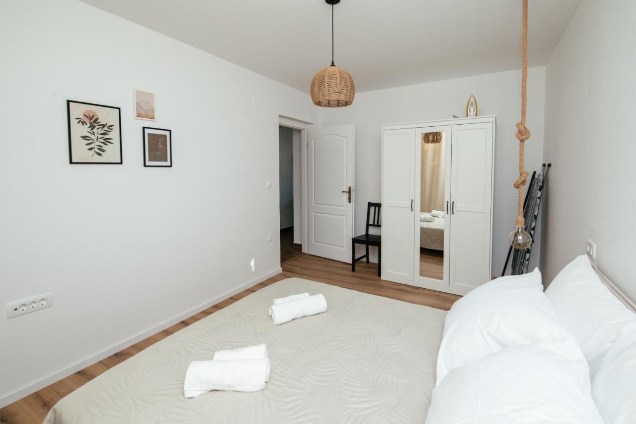 Apartmani Barbarosa Sveti Filip i Jakov Exteriör bild